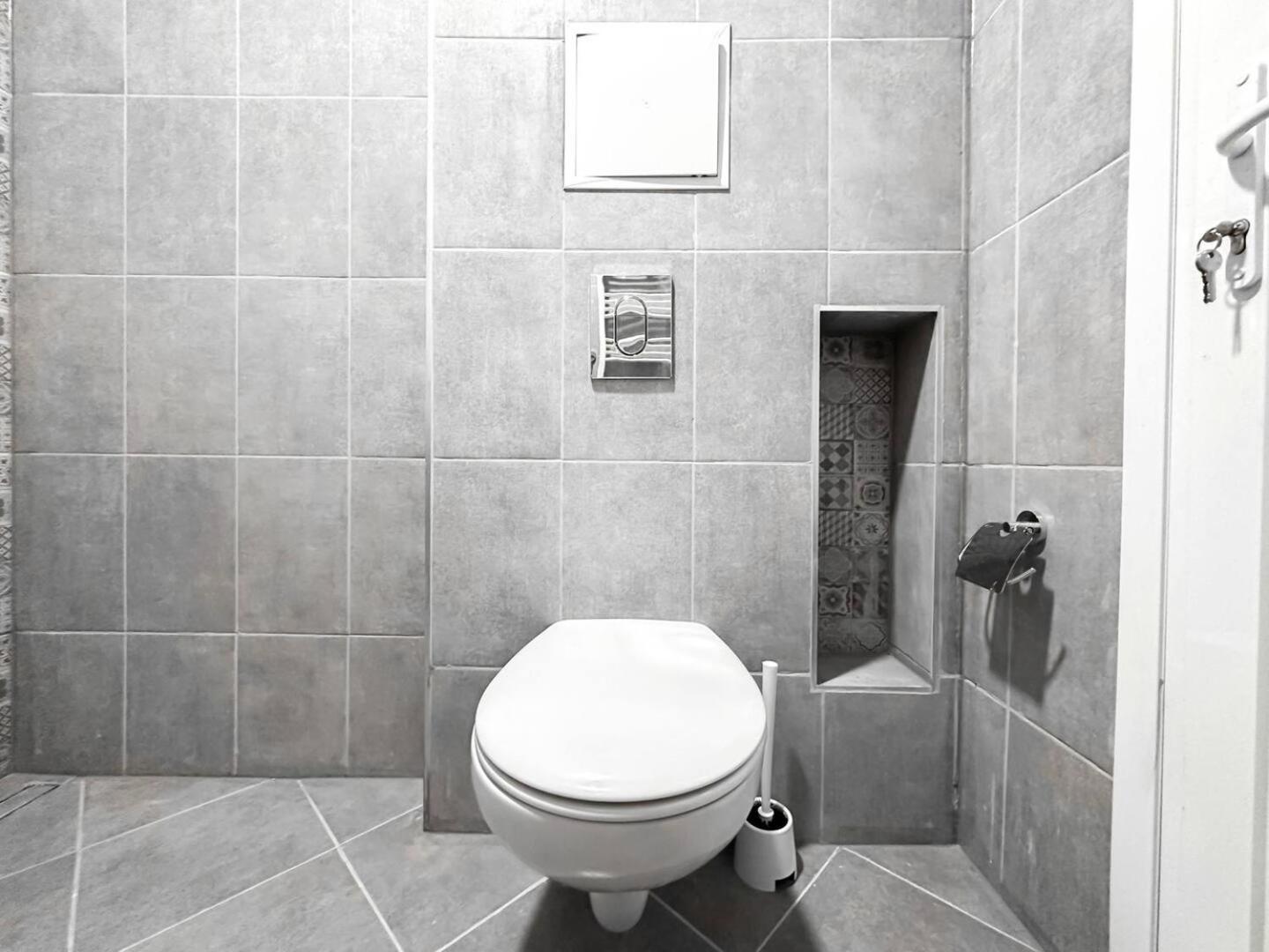 6 Studios 6 Bathrooms 2 Levels Kitchens Sofia Exterior photo